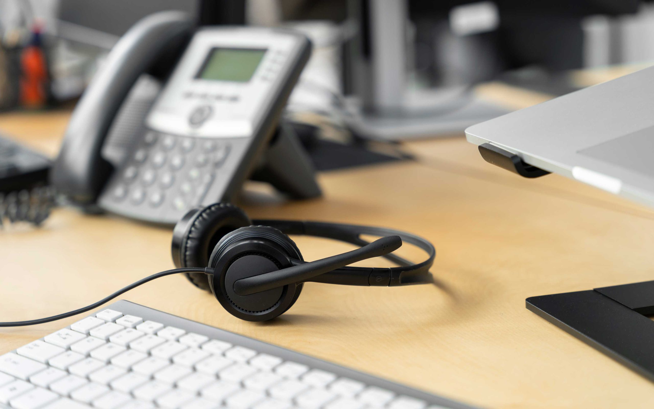 close-up-person-working-call-center